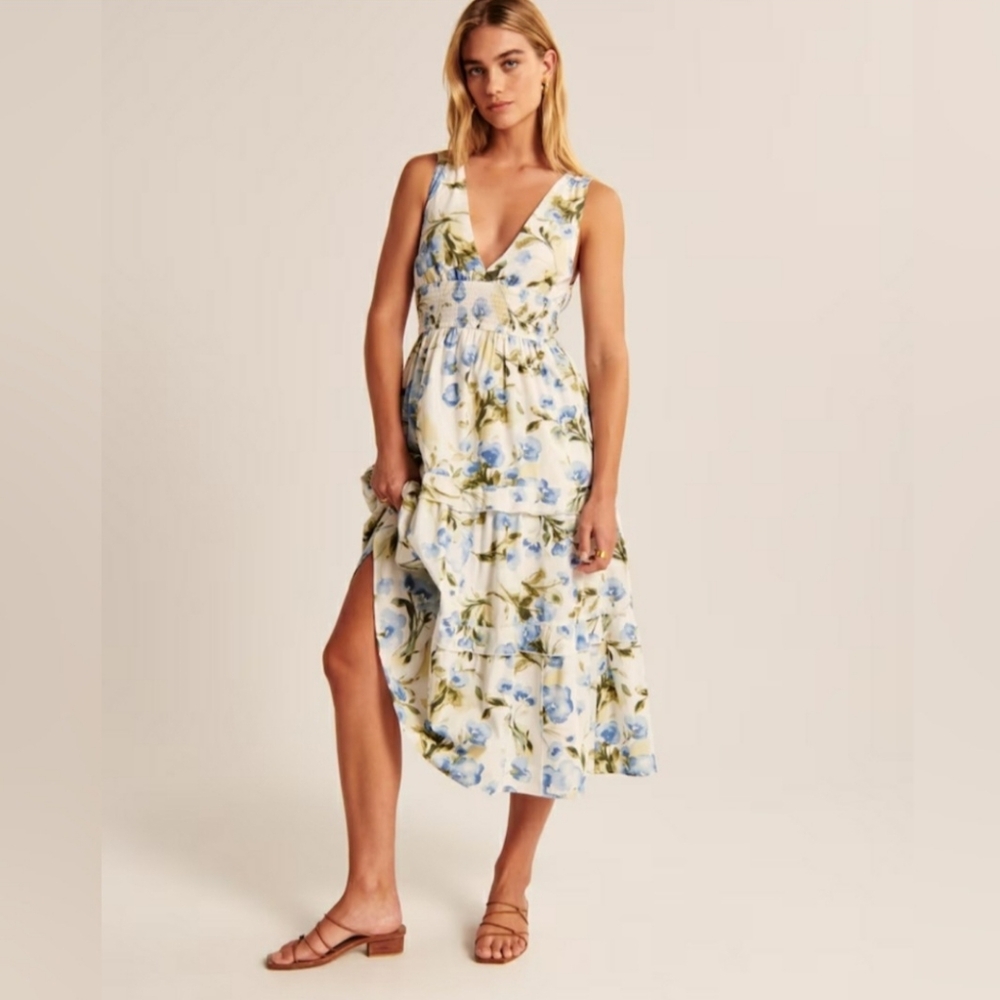 NWT Abercrombie & Fitch V-Neck Smocked Waist Blue Floral Dress